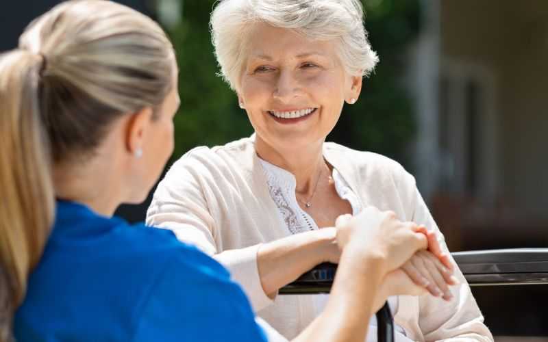 Asistencia Domiciliaria en Sevilla: Cuidado Especializado para Personas Mayores